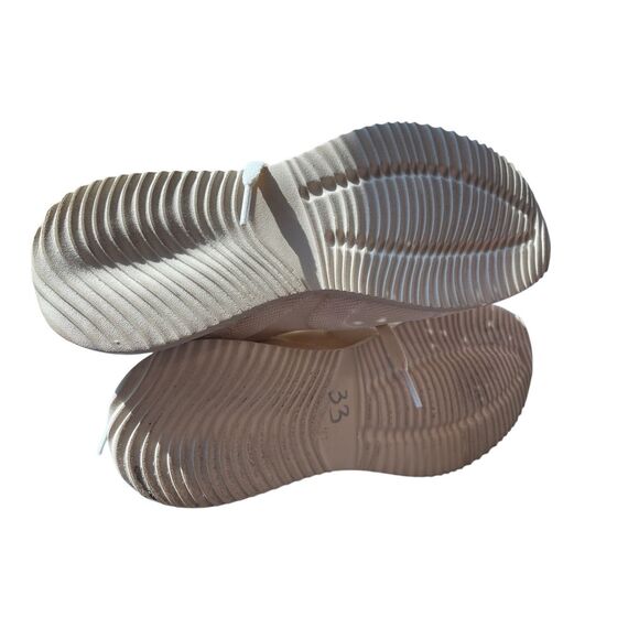 Skechers like new condition cream colored size 6.5 - Picture 2 of 5